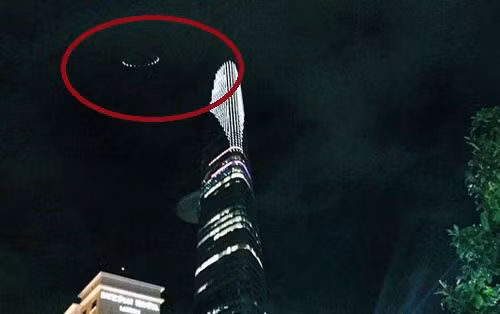 Nhiều luồng ý kiến xung quanh bức ảnh này cho rằng đây có thể là đĩa bay, hoặc món đồ chơi, thiết bị quay phim flycam.