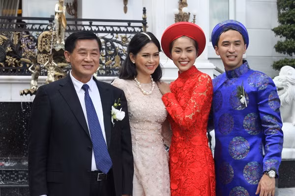Sau khi diễn viên Tăng Thanh Hà kết hôn với Louis Nguyễn thì những thông tin phần nào về khối tài sản "kếch xù" của đại gia trẻ tuổi này được hé lộ. Louis Nguyễn là con trai của Johnathan Hạnh Nguyễn là Chủ tịch Hội đồng thành viên kiểm Tổng giám đốc Tập đoàn Liên Thái Bình Dương (IPP). Từ năm 2005 IPP có doanh số hàng năm trung bình 400 triệu USD cho tất cả các công ty.