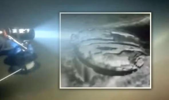 Theo đó, vật thể lạ nghi là UFO trên được hình thành tự nhiên, chứ không có mối liên hệ nào với người ngoài hành tinh. Dù vậy, lời giải thích này không được nhiều người ủng hộ. Do đó, một số chuyên gia tiếp tục nghiên cứu vật thể lạ trên nhằm giải mã những bí ẩn về nó. Mời độc giả xem video: Vật thể lạ giống UFO rơi xuống đường phố London. Nguồn: VTC14.