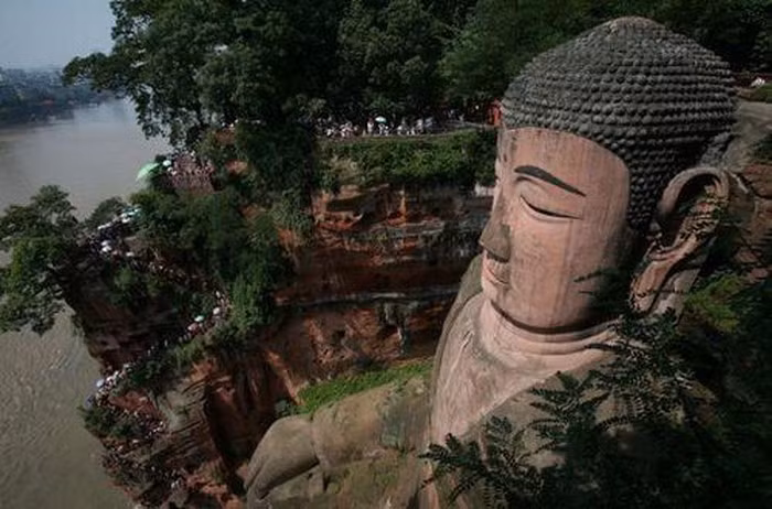 Khi ấy, thuyền bè và người dân qua lại an toàn hơn.