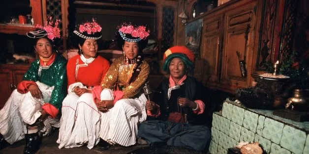 Không những vậy, phụ nữ bộ tộc Mosuo có quyền yêu đương và có con với bất cứ người đàn ông nào mà họ muốn.