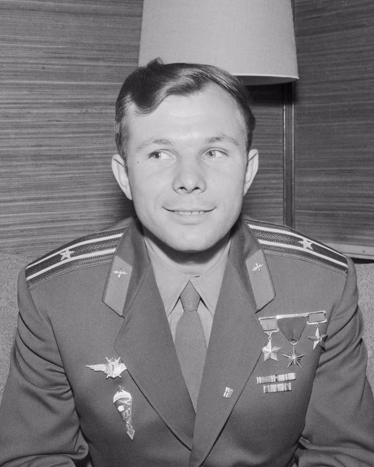 Thay vào đó, Gagarin tham gia tích cực vào việc đào tạo, huấn luyện các phi hành gia khác.