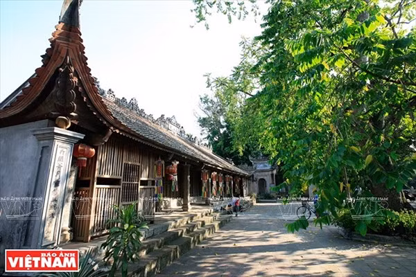 Chùa Bối Khê được xây dựng vào khoảng năm 1338 dưới đời vua Trần Hiến Tông. Từ đó cho đến nay, chùa trải qua 8 đợt trùng tu sửa chữa dưới các triều Lê Sơ, Mạc, Lê Trung Hưng và triều Nguyễn.