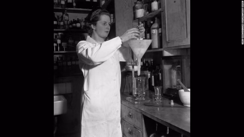 Trước khi bước chân vào giới chính trị, bà Margaret Thatcher theo học ngành hóa học tại Đại học Oxford. Sau khi tốt nghiệp, bà trở thành nhà hóa học công nghiệp.