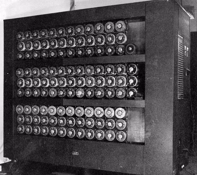 Tháng 7/1942, nhóm của Alan Turing phát triển một kỹ thuật phá mã phức tạp mà ông đặt tên là "Turingery". Nó được ứng dụng cho máy The Bombe. Nhờ sáng chế này, việc bẻ khóa mã Enigma trở nên dễ dàng hơn.