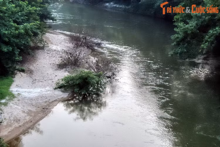 Trong cuộc kháng chiến chống Pháp, trên dòng sông này, dưới sự lãnh đạo của Trung ương Đảng và Chủ tịch Hồ Chí Minh, quân và dân ta đã làm nên chiến thắng sông Lô lịch sử năm 1947.