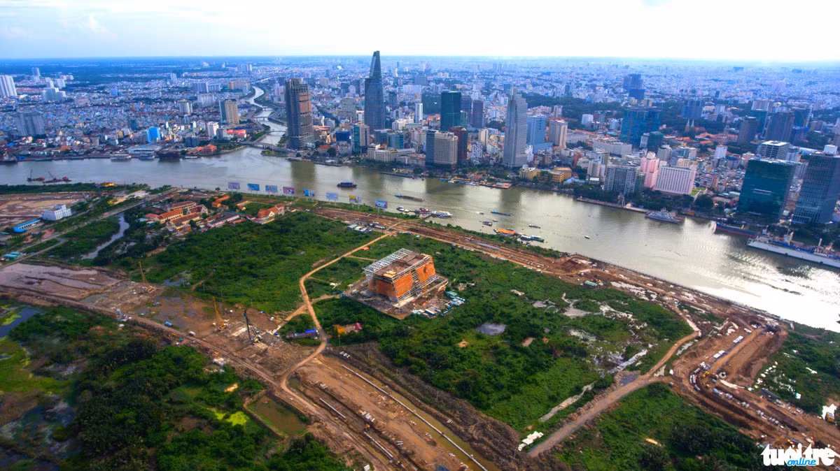Một góc khu đô thị mới Thủ Thiêm đã ra dáng vẻ với nhiều tòa nhà và cả ngàn biệt thự, căn hộ Ảnh: Thuận Thắng/TTO.