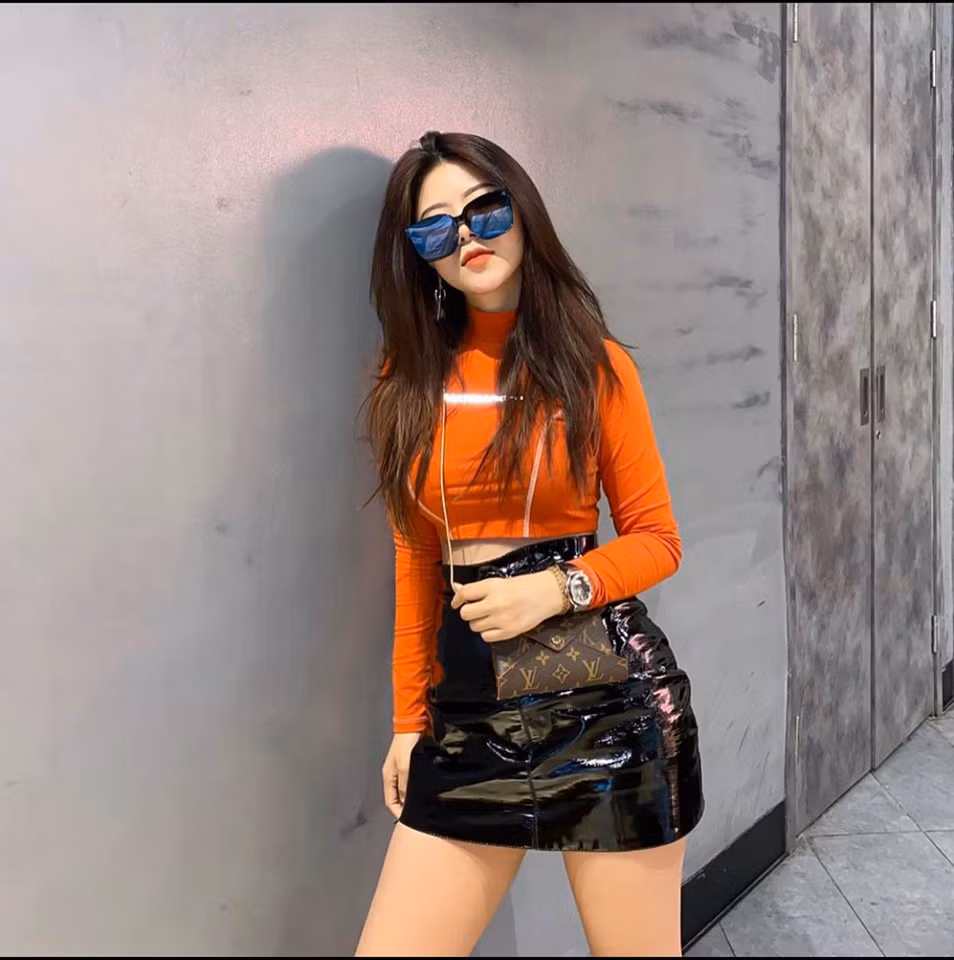 Những món phụ kiện luôn được cô nàng tận dụng triệt để cho set đồ của mình thêm cá tính.