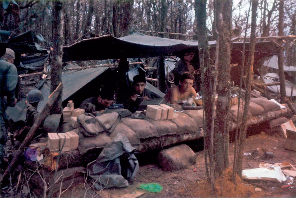 Khu boong-ke được quân Mỹ dựng để đồn trú qua đêm trong rừng. Ảnh: 1-22infantry.org.