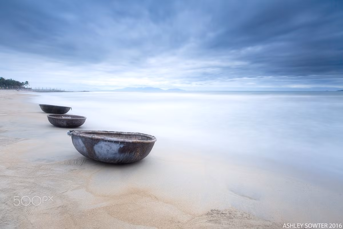 Buổi sớm trên biển Cửa Đại, Hội An. Ảnh: Ashley Sowter - 500px.com cửa