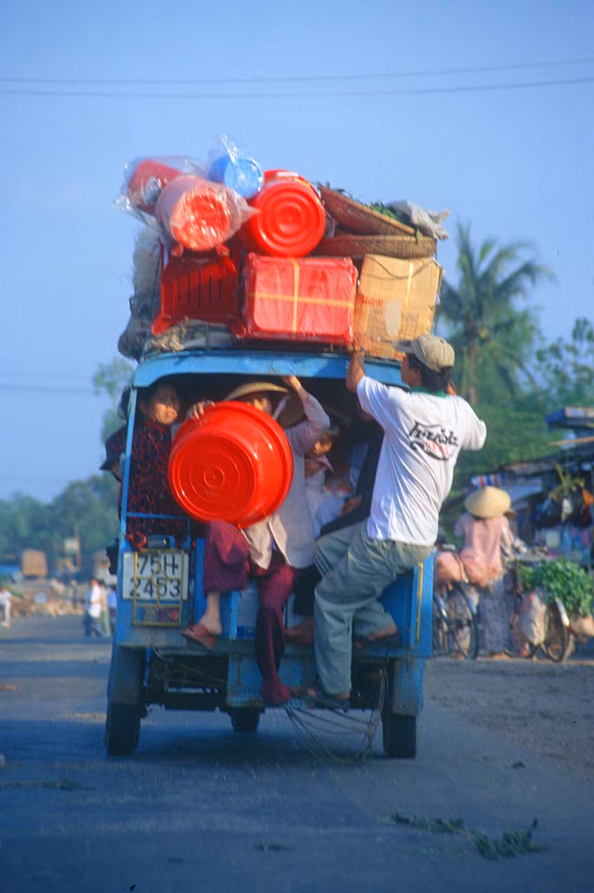 Xe lam "siêu tải trọng" ở Đà Nẵng. Ảnh: Manfred Leiter/ Ttropicalisland.de.