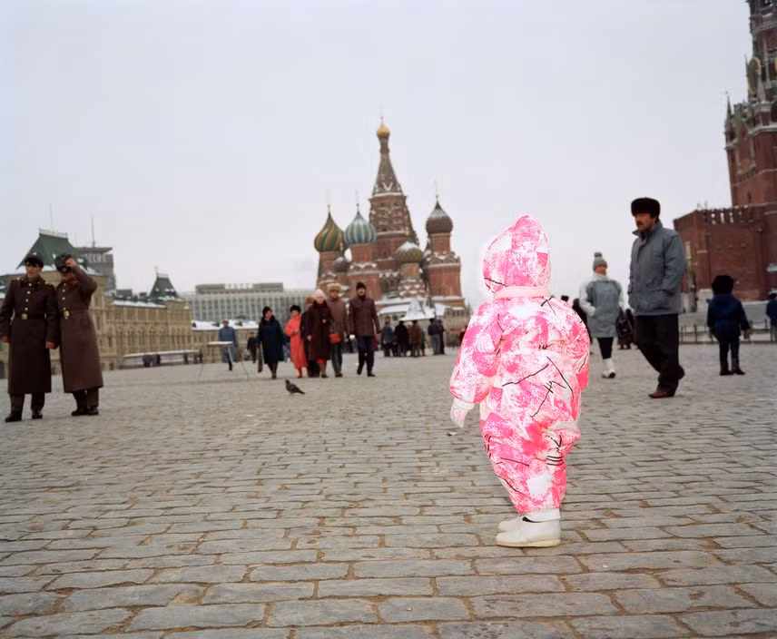 Trên Quảng trường Đỏ ở Moscow. Ảnh: Martin Parr/ Magnum Photos.