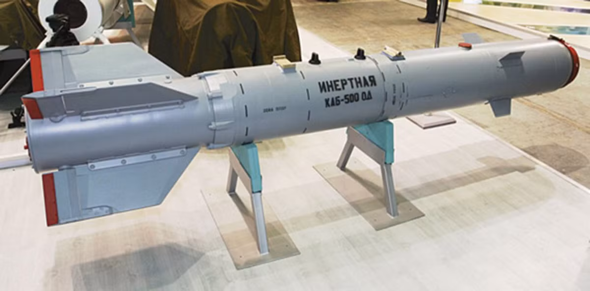 Đây là thế hệ tiếp theo của dòng bom thông minh KAB-500 mà không quân Nga đã sử dụng trong chiến dịch này.