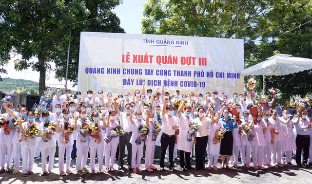 Trước tình hình diễn biến phức tạp của dịch COVID-19 tại TP. Hồ Chí Minh, sáng ngày (12/7) tỉnh Quảng Ninh tổ chức lễ xuất quân đợt 3 đưa 70 cán bộ, y, bác sĩ cùng trang thiết bị lên đường hỗ trợ địa phương chống dịch.