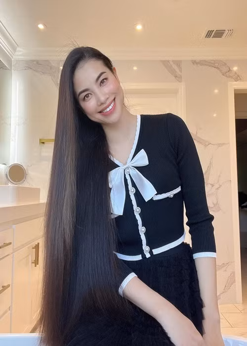 Dù Phạm Hương rời showbiz đã lâu nhưng cuộc sống của cô vẫn gây chú ý.
