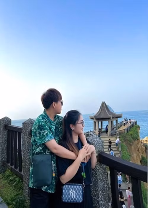 Trên trang cá nhân, Thiện Nhân và người yêu thi thoảng đăng tải hình ảnh tình tứ bên nhau.