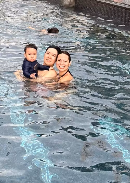 Vợ Lê Hiếu - Thu Trang chia sẻ: "Mẹ và Neil chúc bố Hiếu sinh nhật thật vui vẻ".