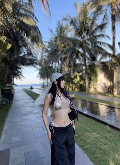 Tâm Tít ngày càng mặc táo bạo. Ảnh: FB Tâm Tít.