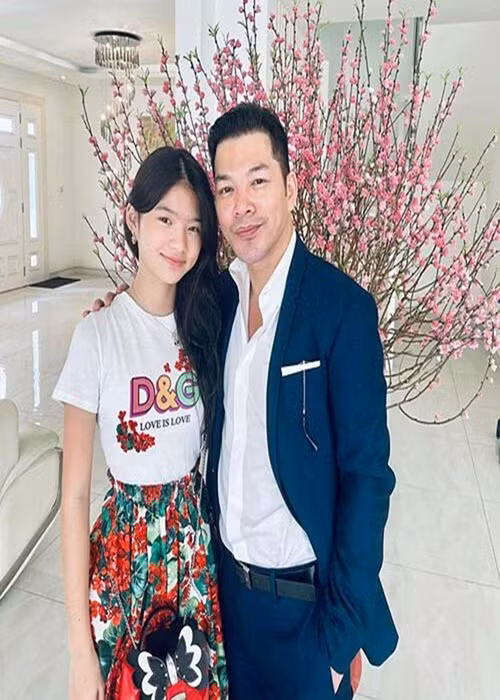 Chiếc xe Trần Bảo Sơn tặng ái nữ có giá hơn 5 tỷ đồng. Ảnh: Sức Khỏe Đời Sống.