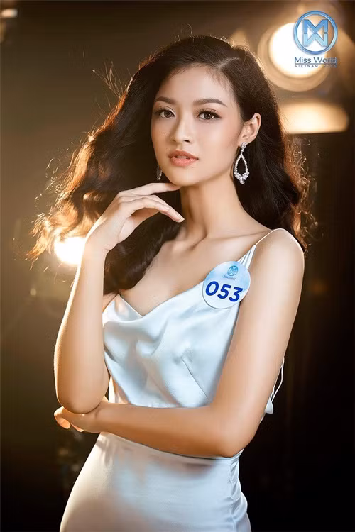 Kiều Loan sinh năm 2000, là Á hậu 1 Hoa hậu Thế giới Việt Nam 2019. Ảnh: FB Kiều Loan.