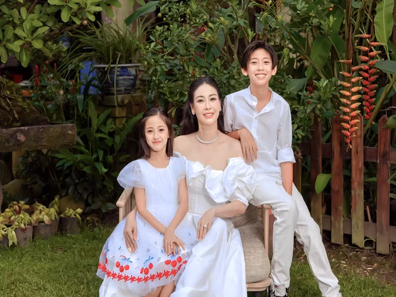 Vương Khôi và Viann hiện tại ở cùng bố mẹ trong biệt thự 400 tỷ.