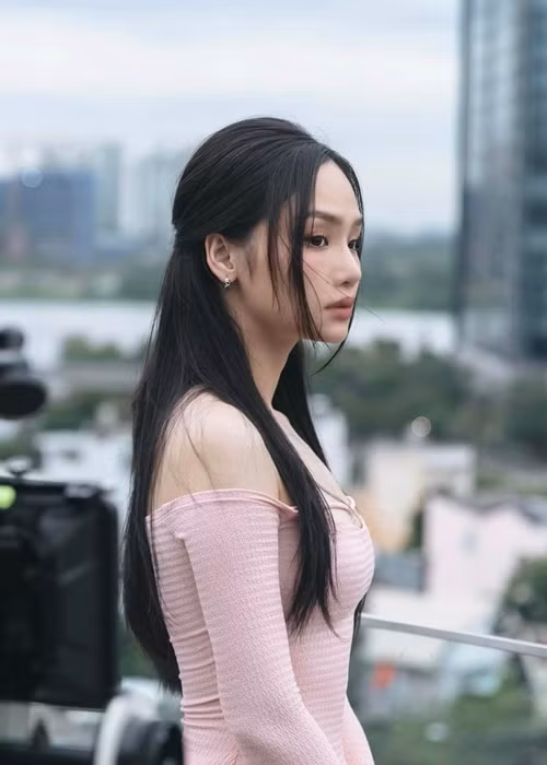 Năm 2018, Miu Lê chia sẻ trên Znews, cô và người yêu chia tay đã được 1 năm, bản thân cô còn rất thương người cũ. Ảnh: FB Miu Lê.