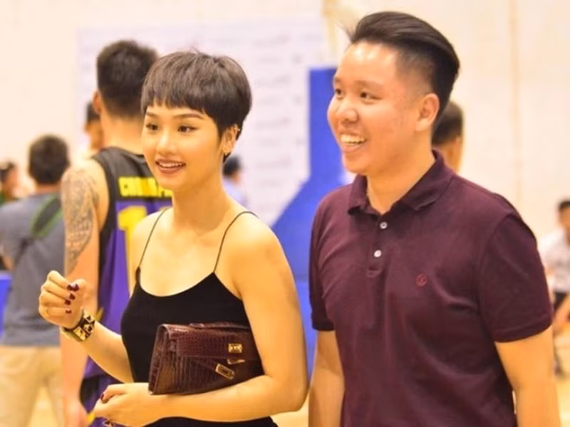 Bạn trai duy nhất Miu Lê công khai hẹn hò đến nay là một người đàn ông tên Phước Hải. Chàng trai này xuất thân trong một gia đình kinh doanh điện máy. Ảnh: Znews.