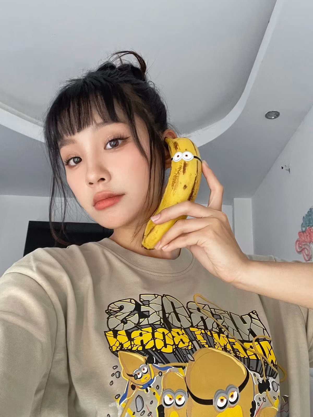 Trong khi đó, Chải (Long Vũ) là con trai hộ gia đình giàu có nhất bản. Chải si tình với Pu nên luôn theo đuổi cô. Thậm chí, Chải xé giấy báo nhập học của Pu hoặc dọa tự tử để bố đến nhà Pu hỏi cưới cô. Phim được khen ngợi với nội dung nhẹ nhàng, đặc biệt chuyện tình cảm đáng yêu của Pu và Chải. Tương tác của 2 diễn viên cũng ăn ý, tự nhiên.