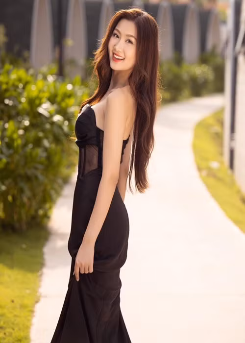 Trong cuộc phỏng vấn với Vietnamnet, Quế Anh cho biết, cô xin tiếp thu ý kiến của khán giả. Tuy nhiên, nàng hậu mong khán giả và người hâm mộ sắc đẹp dừng việc lan truyền thông tin không chính xác về gia đình cô. "Điều này không chỉ khiến tôi bị tổn thương mà còn làm người thân của tôi lo lắng và buồn vì bị gắn với thông tin sai lệch", Hoa hậu Quế Anh bày tỏ.