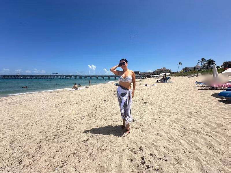 Nữ diễn viên Y Phụng vừa cùng con gái du lịch biển ở Mỹ.