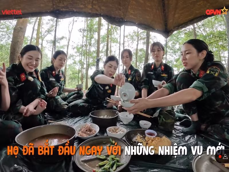 Thùy Tiên chia sẻ trên Pháp Luật TP HCM, cô mong khán giả hiểu cho những khoảnh khắc cô không kìm chế được cảm xúc khi tham gia chương trình. Ảnh: FB Thùy Tiên.