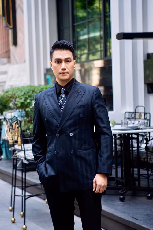 Việt Anh cho biết, anh và Hương Trần ly hôn vì những mâu thuẫn, bất đồng quan điểm không thể dung hòa và cứu vãn. Nam diễn viên khẳng định, anh luôn cố gắng chu cấp đầy đủ, lo cả nhà ở cho vợ cũ và con, kể cả giai đoạn dịch COVID-19 kéo dài hai năm công việc của anh không thuận lợi. Ảnh: FB Việt Anh.