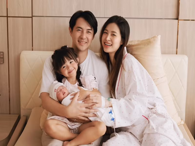 Dong Nhi sinh con gai thu hai, dien mao be dang yeu vo cung