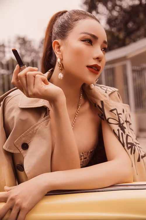 Tháng 5/2024, Trà Ngọc Hằng chia sẻ trên Người Lao Động, đơn kiện chống lại cô nhằm đòi số tiền 2,5 tỷ đã bị tòa bác bỏ. Ảnh: FB Trà Ngọc Hằng.
