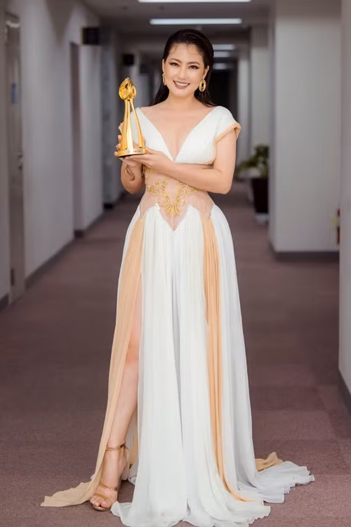 Ngọc Lan từng giành giải Nữ diễn viên chính phim truyền hình tại Cánh Diều Vàng 2014 với vai Hương Thảo trong Thuyền giấy, Nữ diễn viên chính xuất sắc tại Liên hoan truyền hình toàn quốc 2020 với vai Trang trong Luật trời. Ảnh: Vietnamnet.