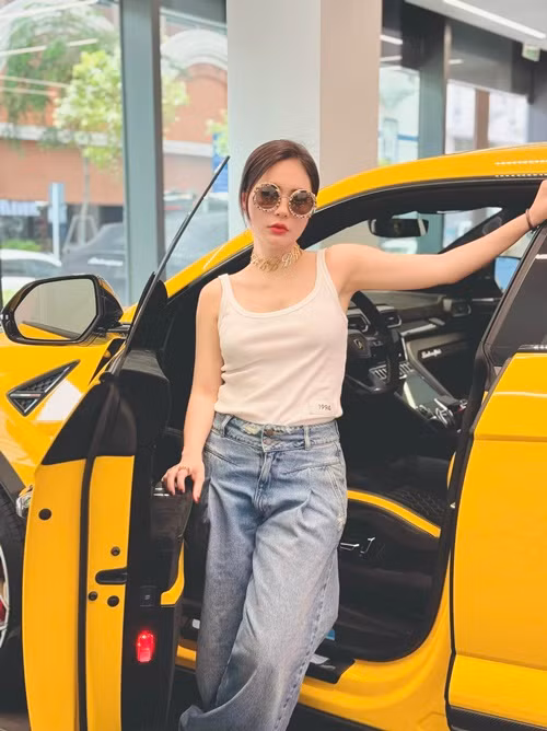 Bộ sưu tập siêu xe của Đoàn Di Băng - Quốc Vũ ước tính lên tới 200 tỷ đồng. Ảnh: FB Đoàn Di Băng.