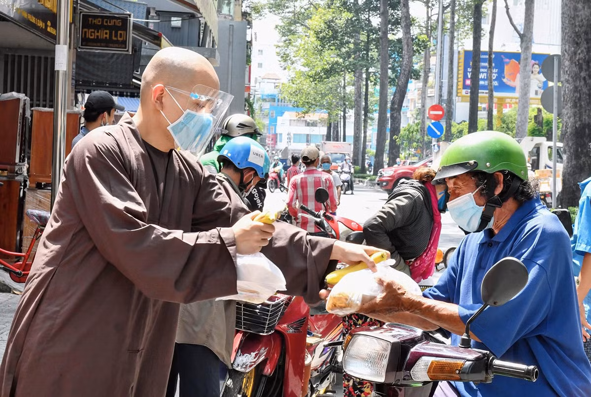 Có phải lên chùa mùa Vu Lan mới là báo hiếu mẹ cha? - Hình 3 Co phai len chua mua Vu Lan moi la bao hieu me cha?-Hinh-3