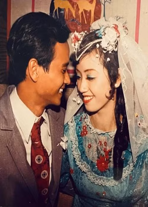 "Visual ngày cưới của ba mẹ. Du giống ba hay mẹ cả nhà nhỉ?", Midu viết. Ảnh: Công Lý.