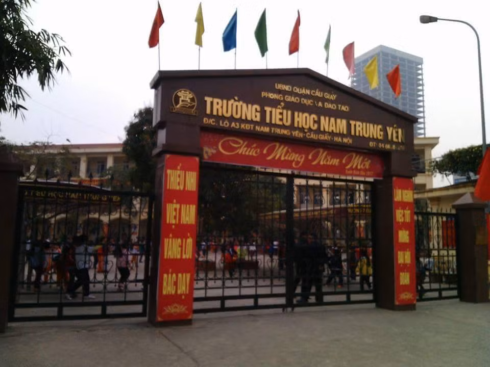Cong bo cach chuc vang mat hieu truong tieu hoc Nam Trung Yen