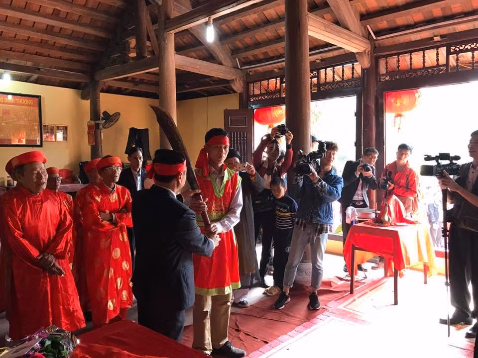 Hơn 800 năm qua, lễ hội làng Ném Thượng từng trải qua nhiều giai đoạn thăng trầm. Từ năm 1999, lễ hội chém lợn được khôi phục và tổ chức đều đặn hàng năm vào mùng 5 và 6 tháng Giêng âm lịch.