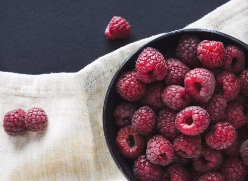 Quả mâm xôi cũng rất giàu chất xơ, là loại trái cây rất tốt trong mùa hè. Ảnh: Eatthis.