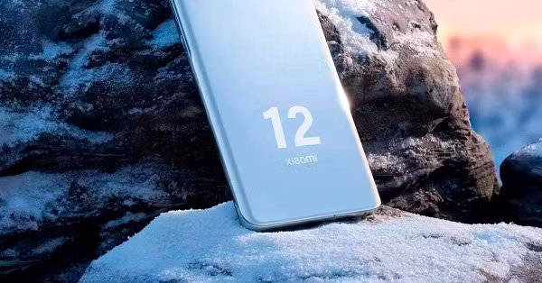 Xiaomi 12 tự hào sở hữu bộ vi xử lý Snapdragon 8 thế hệ 1 – nền tảng di động tiên tiến và đáng gờm nhất của Qualcomm. Được xây dựng trên quy trình 4nm, bộ vi xử lý này tăng khả năng kết xuất đồ họa của GPU lên 30% và hiệu quả năng lượng lên 25% so với thế hệ trước.
