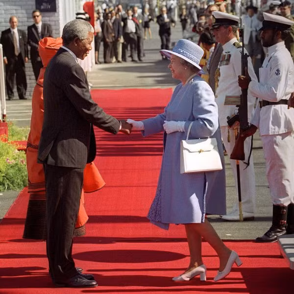 Nữ hoàng Elizabeth II và Hoàng thân có cuộc hôn nhân trường tồn 73 năm, cho đến khi ông qua đời vào tháng 4/2021, thọ 99 tuổi.
