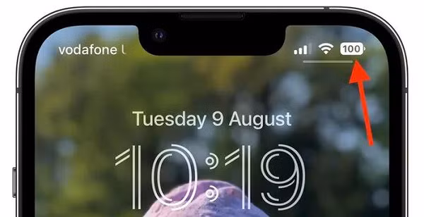 Phiên bản iOS 16 chính thức đã mang trở lại biểu tượng hiển thị thông tin về % pin từng bị Apple loại bỏ trên các dòng iPhone có thiết kế màn hình tai thỏ. Mặc dù vậy, tính năng này chỉ hỗ trợ trên những chiếc iPhone có tai thỏ (trừ iPhone XR và 11).