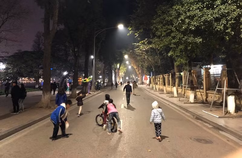 Ha Noi tam dung hoat dong pho di bo Ho Guom