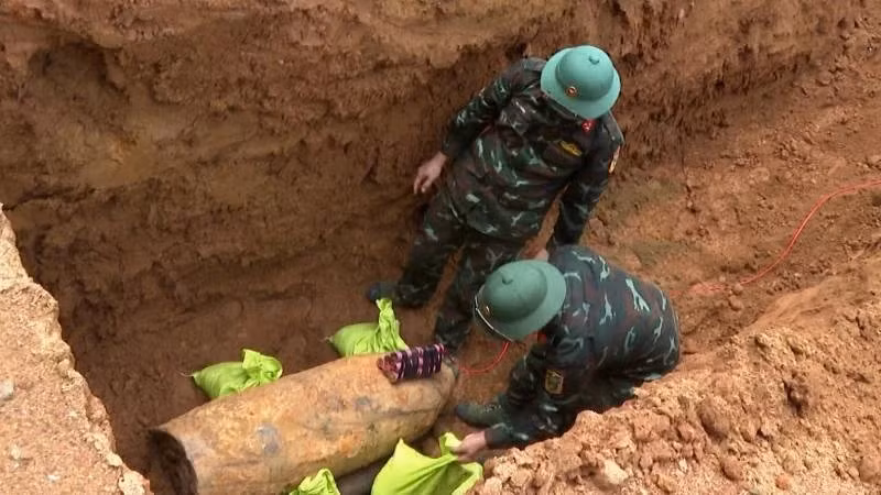 Phát hiện bom “khủng” sót lại sau chiến tranh ở Quảng Bình Phat hien bom “khung” sot lai sau chien tranh o Quang Binh