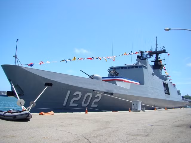 MIM-72C Sea Chaparral chính là vũ khí phòng không chủ lực của các khinh hạm tàng hình lớp Kang Ding (một biến thể của khinh hạm lớp La Fayette) của Hải quân Đài Loan.