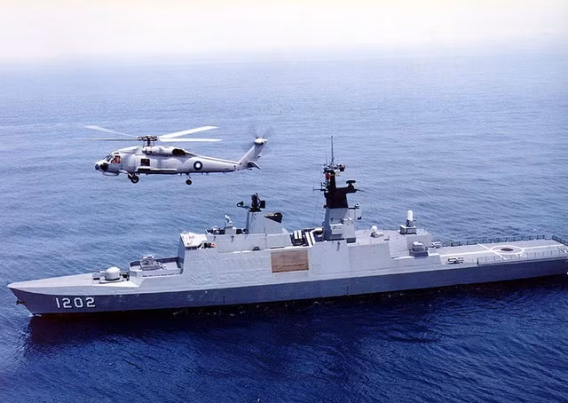 Trái tim của Sea Chaparral là tên lửa đánh chặn MIM-72 (một biến thể của AIM-9D Sidewinder) có tầm bắn 500 - 9.000 m; tốc độ Mach 1,5; độ cao tiêu diệt mục tiêu 25 - 4.000 m; mang theo đầu đạn nặng 12,2 kg với hệ dẫn đường hồng ngoại thụ động.