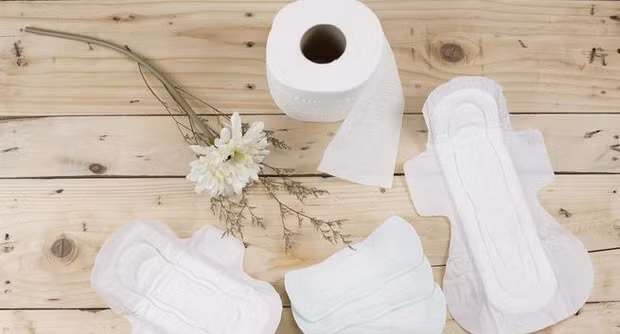 Vì vậy, cứ sau mỗi 3-4 giờ, bạn nên thay băng vệ sinh mới cho dù lượng kinh nguyệt ra ít để đảm bảo vệ sinh. Ảnh bestie.