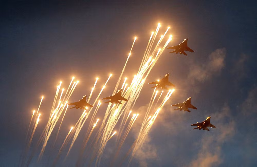 MiG-29 tham gia buổi diễn tập duyệt binh ở Minsk, Belarus.